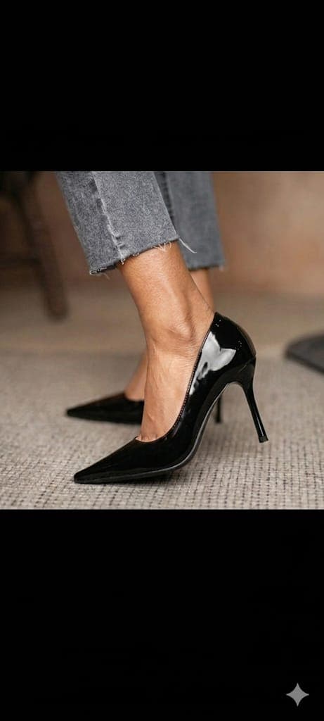 Versatile Pointed-Tip Heel